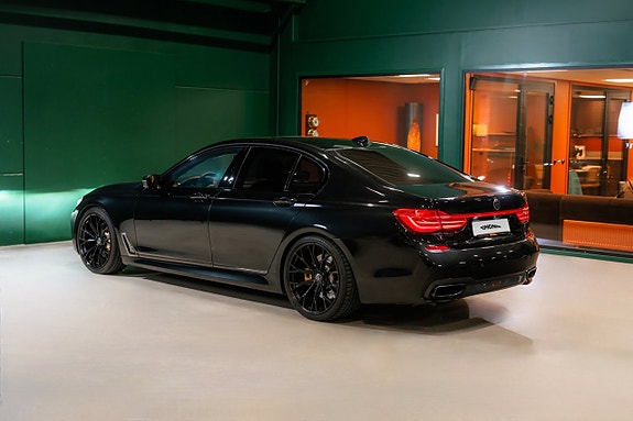 BMW 750i 6 of 29