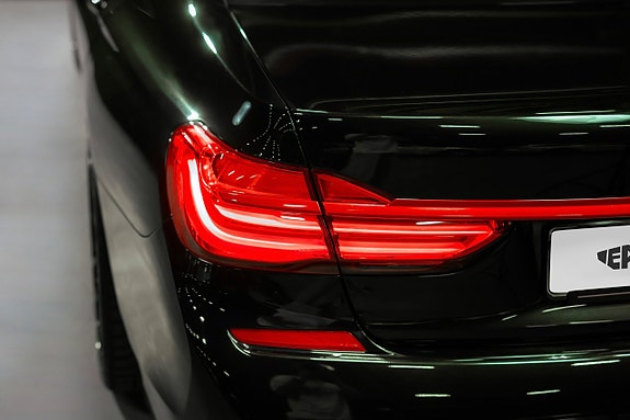 BMW 750i 13 of 29