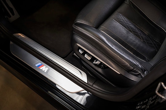 BMW 750i 15 of 29