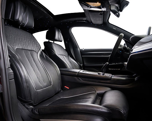 BMW 750i 27 of 29