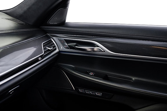 BMW 750i 23 of 29