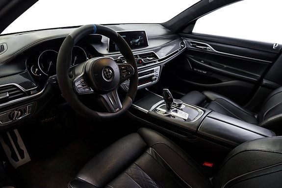 BMW 750i 14 of 29