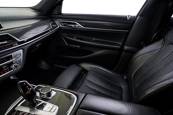 BMW 750i 22 of 29