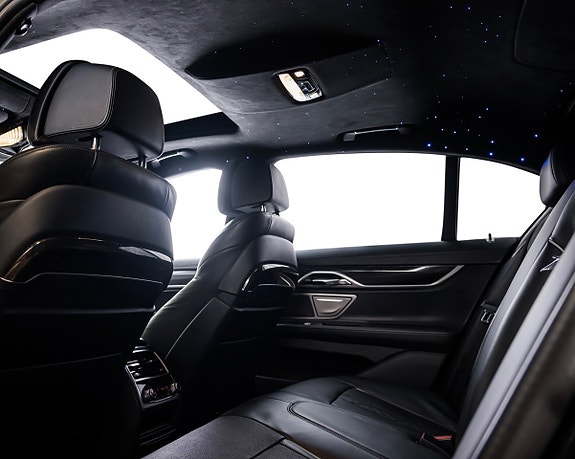 BMW 750i 29 of 29