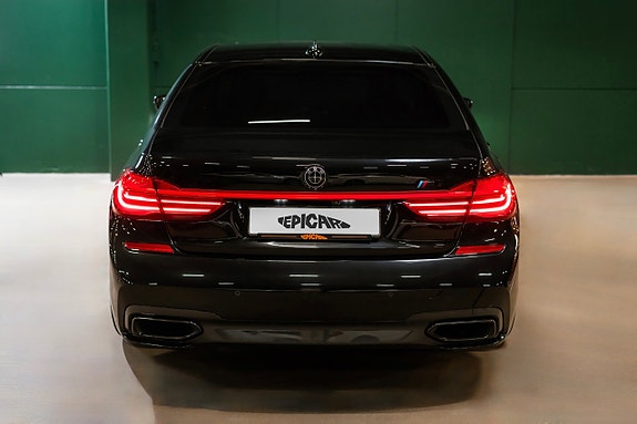 BMW 750i 9 of 29