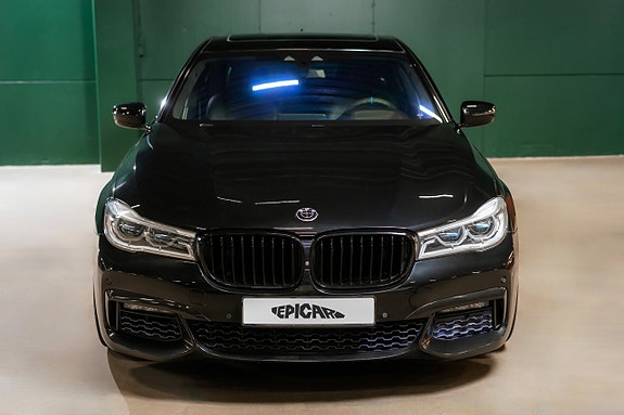 BMW 750i 8 of 29