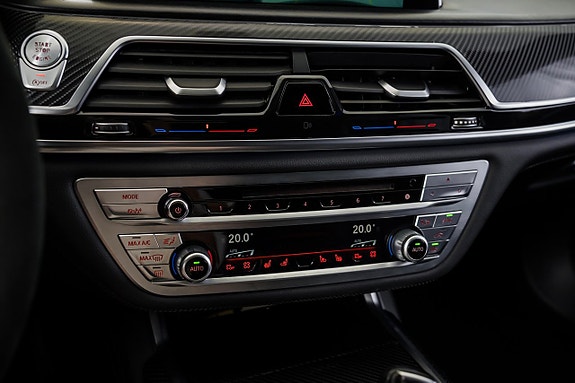 BMW 750i 20 of 29