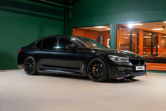 BMW 750i 2 of 5