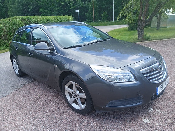 Opel Insignia 2 of 5