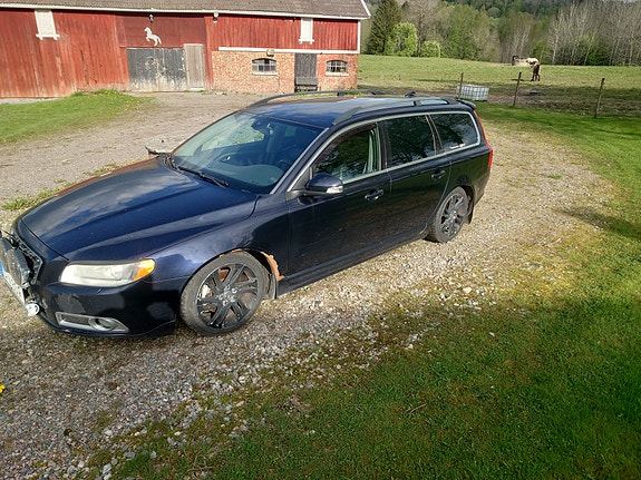 Volvo V70 3 of 8