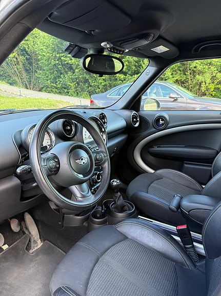 MINI Countryman Cooper D 2 of 5