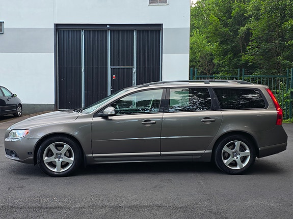 Volvo V70 4 of 5