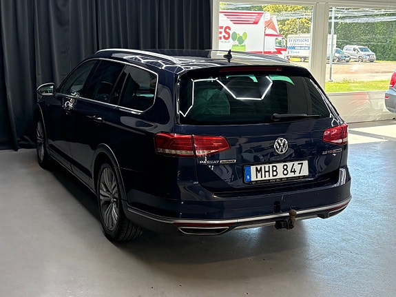 Volkswagen Passat Alltrack 3 of 5
