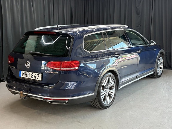 Volkswagen Passat Alltrack 4 of 5