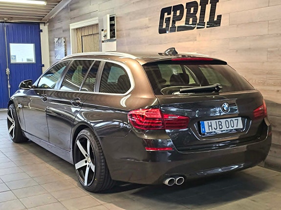 BMW 520d 2 of 17