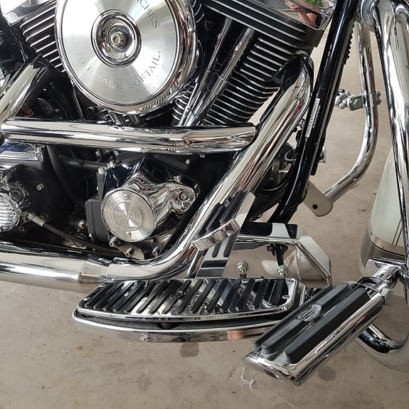 Harley-Davidson Heritage Softail Classic 5 of 6
