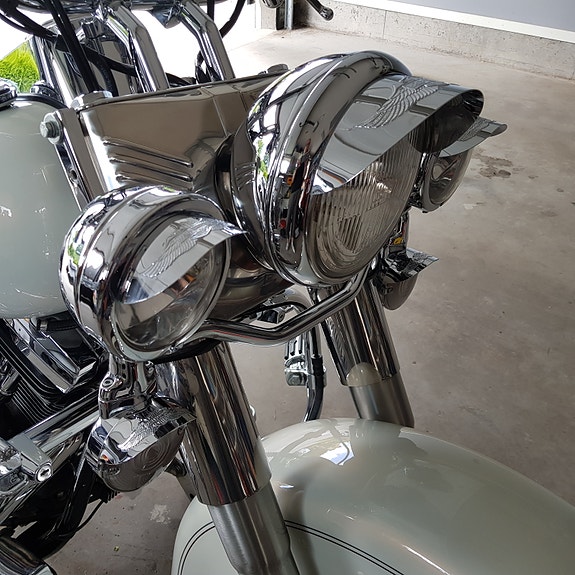 Harley-Davidson Heritage Softail Classic 4 of 6