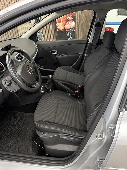 Renault Clio 8 of 13