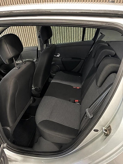 Renault Clio 9 of 13