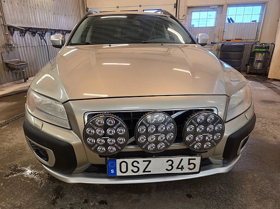 Volvo XC70 2 of 18