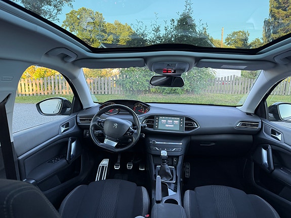 Peugeot 308 SW 3 of 5