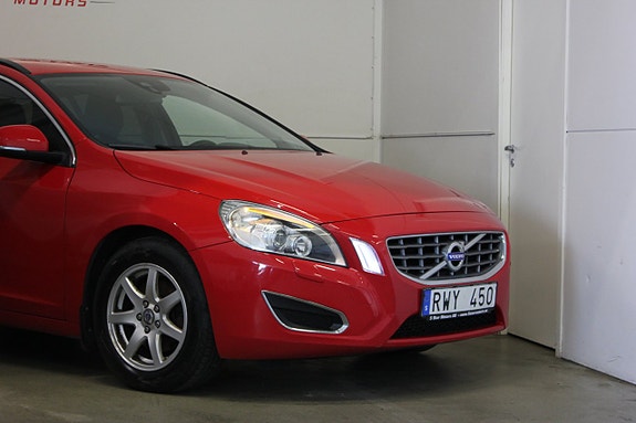 Volvo V60 2 of 19