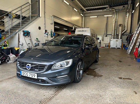 Volvo V60 2 of 5