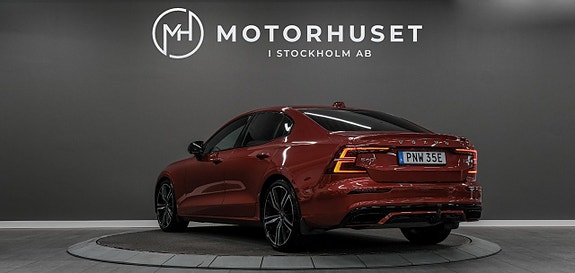 Volvo S60 4 of 5
