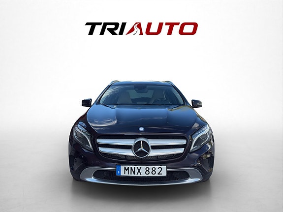 Mercedes-Benz GLA220 2 of 5