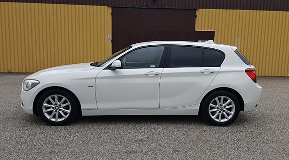 BMW 118d 3 of 5