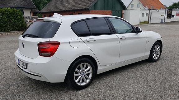 BMW 118d 2 of 5