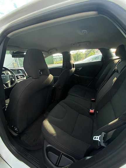 Volvo V40 7 of 10