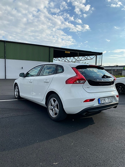 Volvo V40 2 of 10