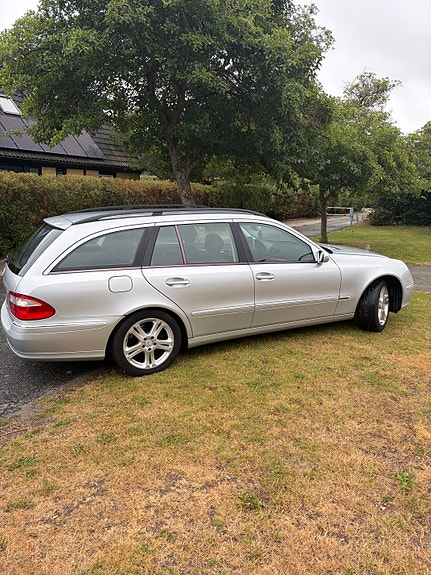 Mercedes-Benz E200 4 of 6