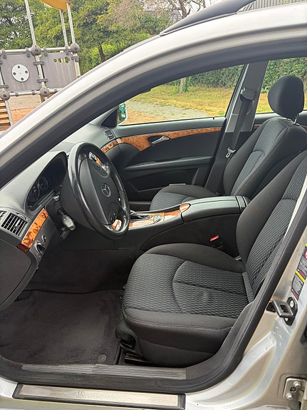 Mercedes-Benz E200 6 of 6