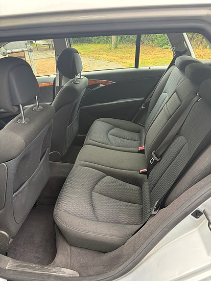 Mercedes-Benz E200 5 of 6