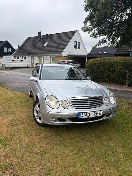 Mercedes-Benz E200 2 of 6