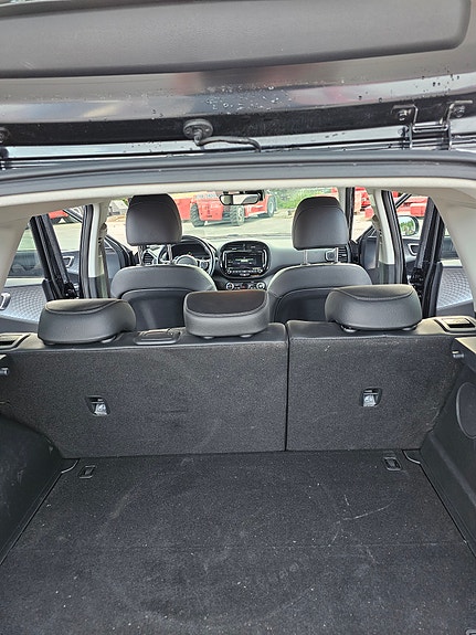 Kia e-Soul 10 of 12