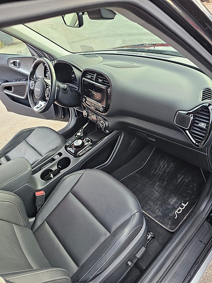 Kia e-Soul 8 of 12