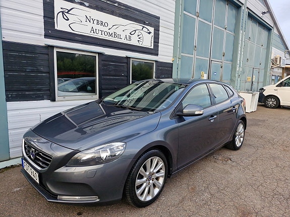Volvo V40 11 of 14