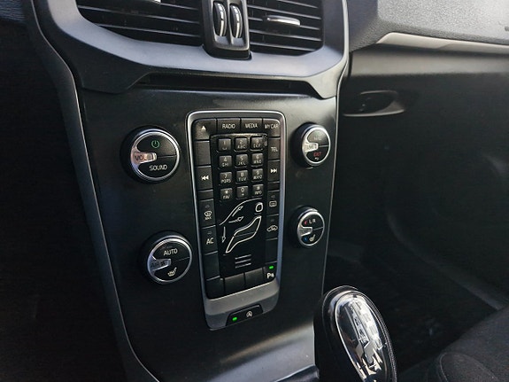 Volvo V40 9 of 14