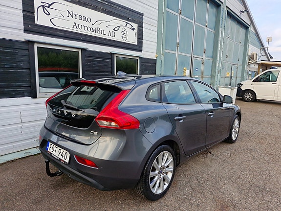 Volvo V40 3 of 5