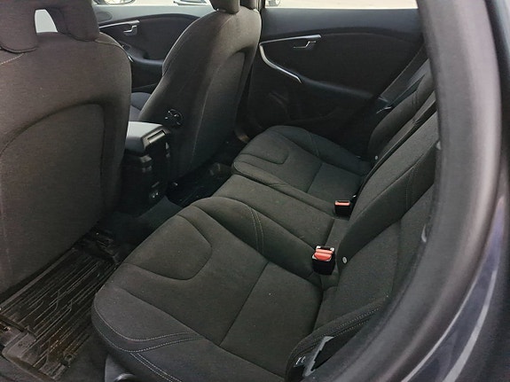 Volvo V40 7 of 14