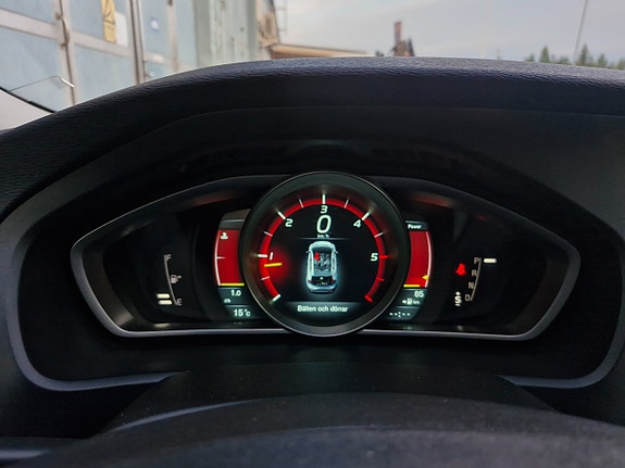 Volvo V40 10 of 14
