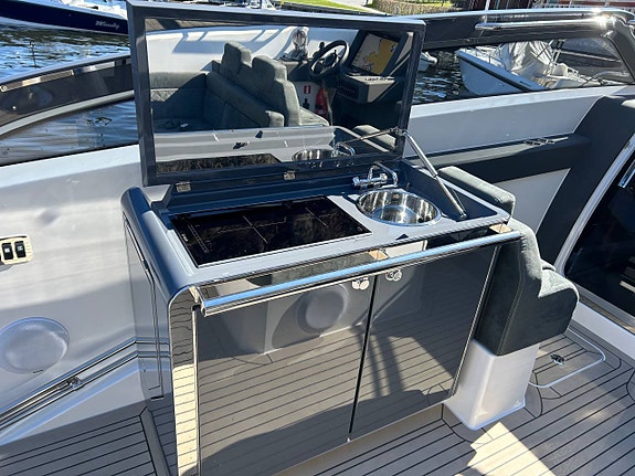 Windy 37 Shamal | 2* Volvo Penta 440/DPI | 2023 7 of 12