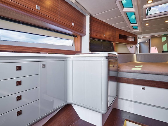 Windy 37 Shamal | 2* Volvo Penta 440/DPI | 2023 9 of 12