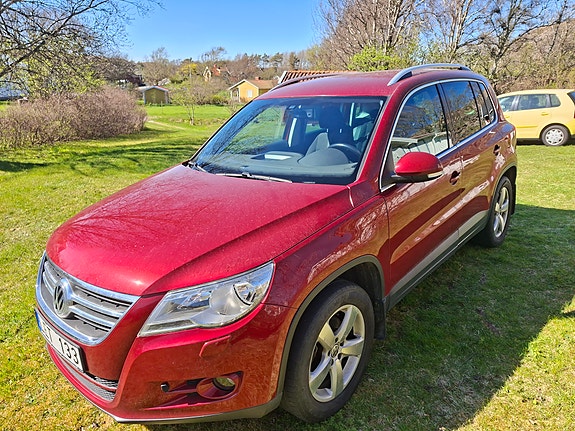 Volkswagen Tiguan 2 of 5