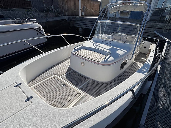 Nimbus 230 R | 2004 | Volvo Penta 5,0 GXI 3 of 5