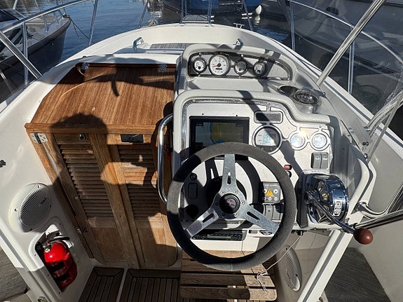 Nimbus 230 R | 2004 | Volvo Penta 5,0 GXI 6 of 8