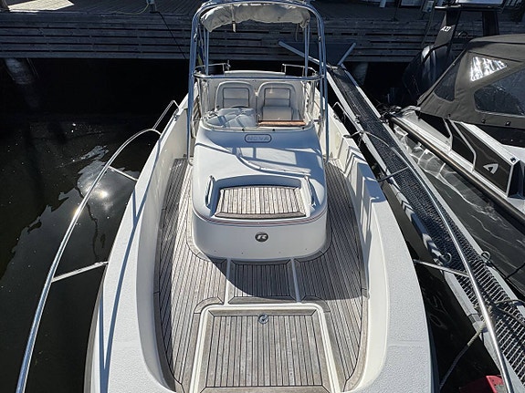Nimbus 230 R | 2004 | Volvo Penta 5,0 GXI 4 of 5